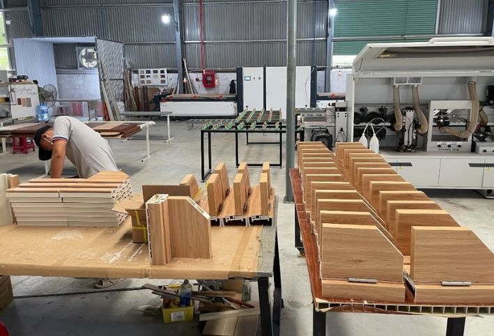 ĐỘ DÀY CÁNH CỬA NHỰA COMPOSITE CHUẨN KỸ THUẬT