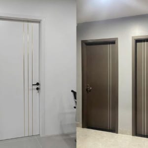 Toàn cảnh bộ cửa nhựa composite chạy chỉ nhôm dọc màu trắng hiện đại