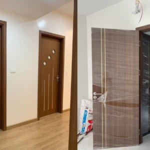 Góc nghiêng bộ cửa nhựa giả gỗ chạy chỉ nhôm phô diễn độ dày và kết cấu