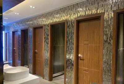 CỬA NHỰA GỖ COMPOSITE NHÀ TẮM