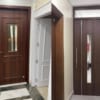 Mẫu cửa nhựa composite ô kính sang trọng lắp đặt cho phòng ngủ và nhà vệ sinh hiện đại