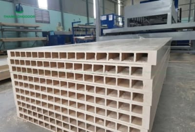 Độ dày cánh cửa nhựa composite chuẩn kỹ thuật là bao nhiêu?